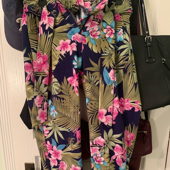 Fashion Nova Tropical straight cut pants with belt - Picture 2 of 4